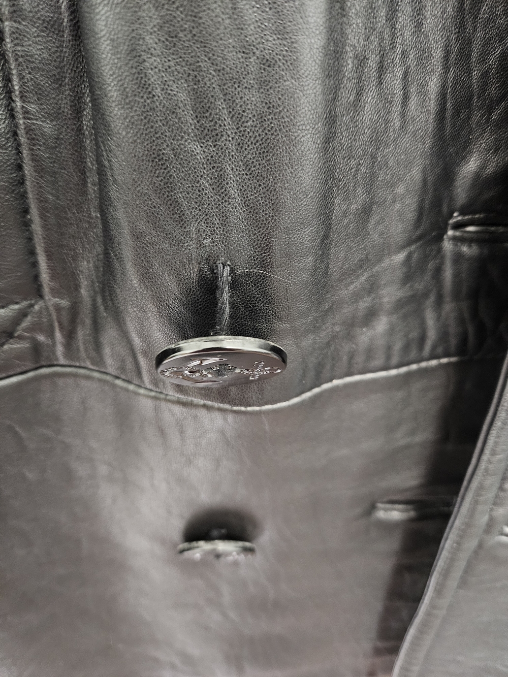 Vintage Classic Black Leather Double-Breasted Coat - Cognac Brand - Picture 5 of 9